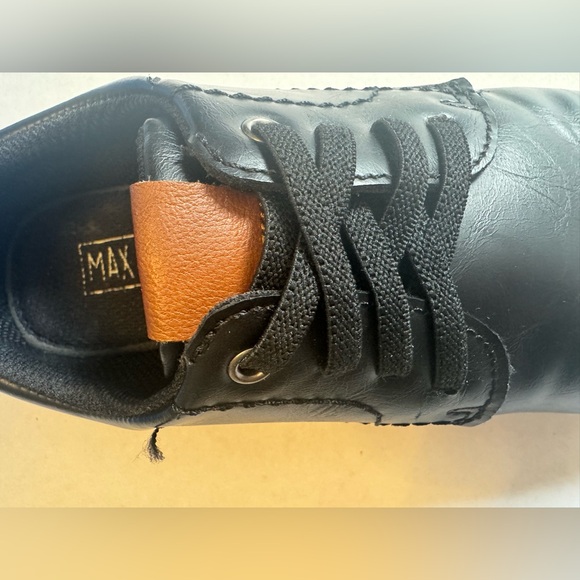 Boys shoes size 2 - Picture 4 of 4